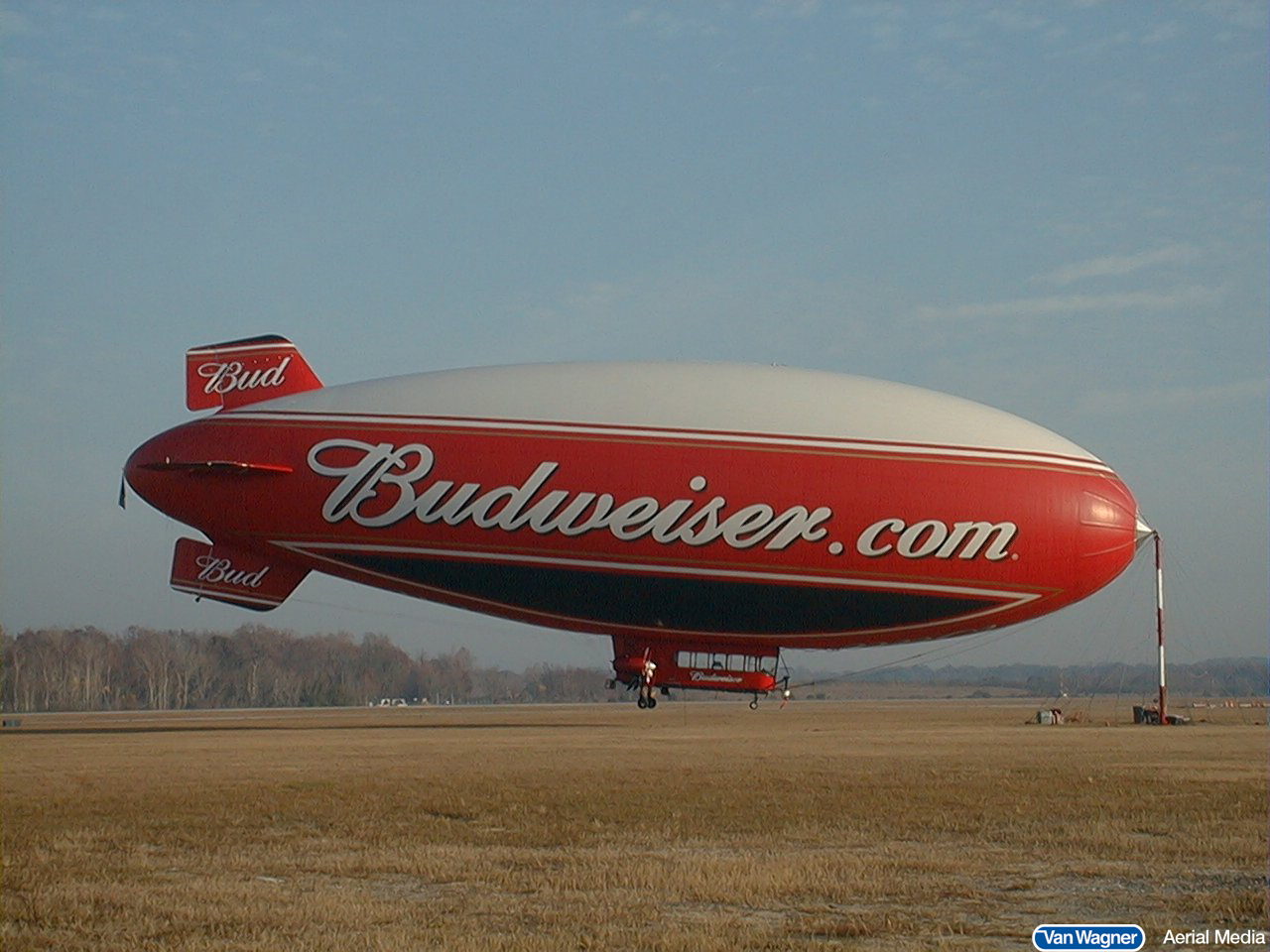 Top Benefits of Airship Advertising | Van Wagner Aerial featured image